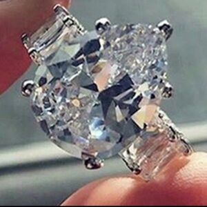 NWT Dazzling Silver Teardrop Zirconia Pear shape Embellished with baguettes ring